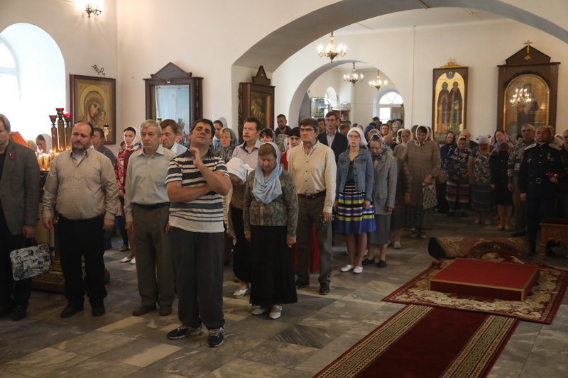 митрополит Саранский и Мордовский Зиновий возглавил Божественную литургию в храме 